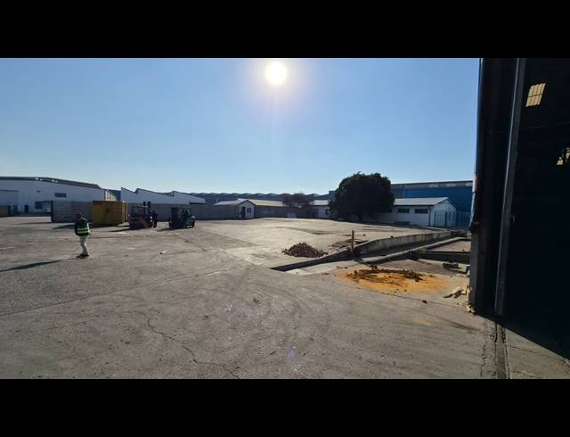 2,641M² WAREHOUSE TO LET IN LILIANTON